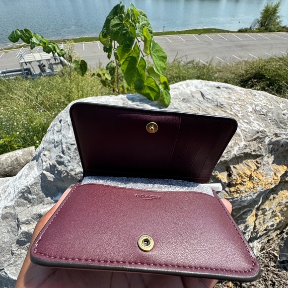 Elegant Burgundy Coach Women's Wallet - Picture 7 of 7